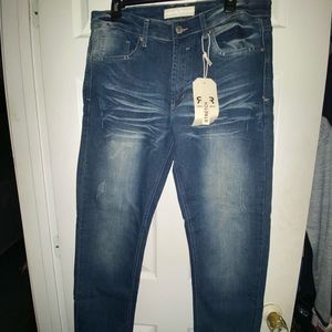 NEW WITH TAGS MENS SIZE 32W 30L JEANS STRAIGHT LEG.